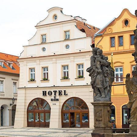 Hotel U Hada Žatec Bagian luar foto