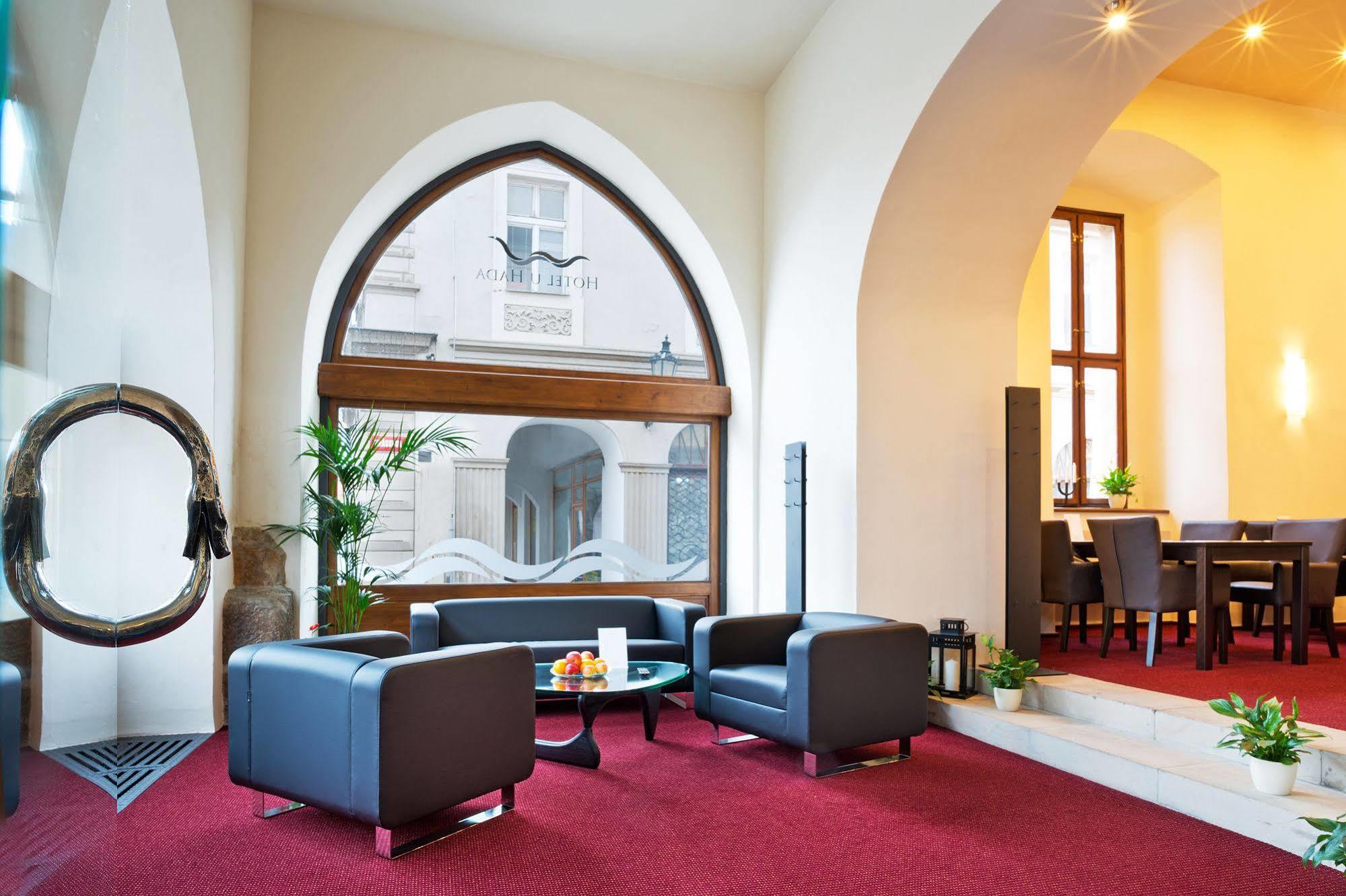 Hotel U Hada Žatec Bagian luar foto