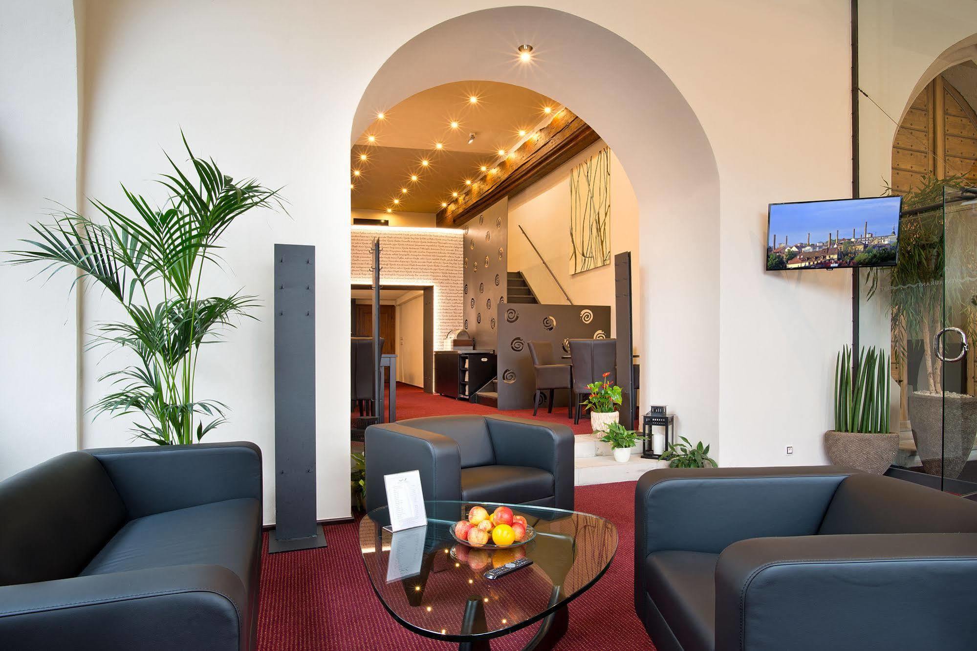 Hotel U Hada Žatec Bagian luar foto