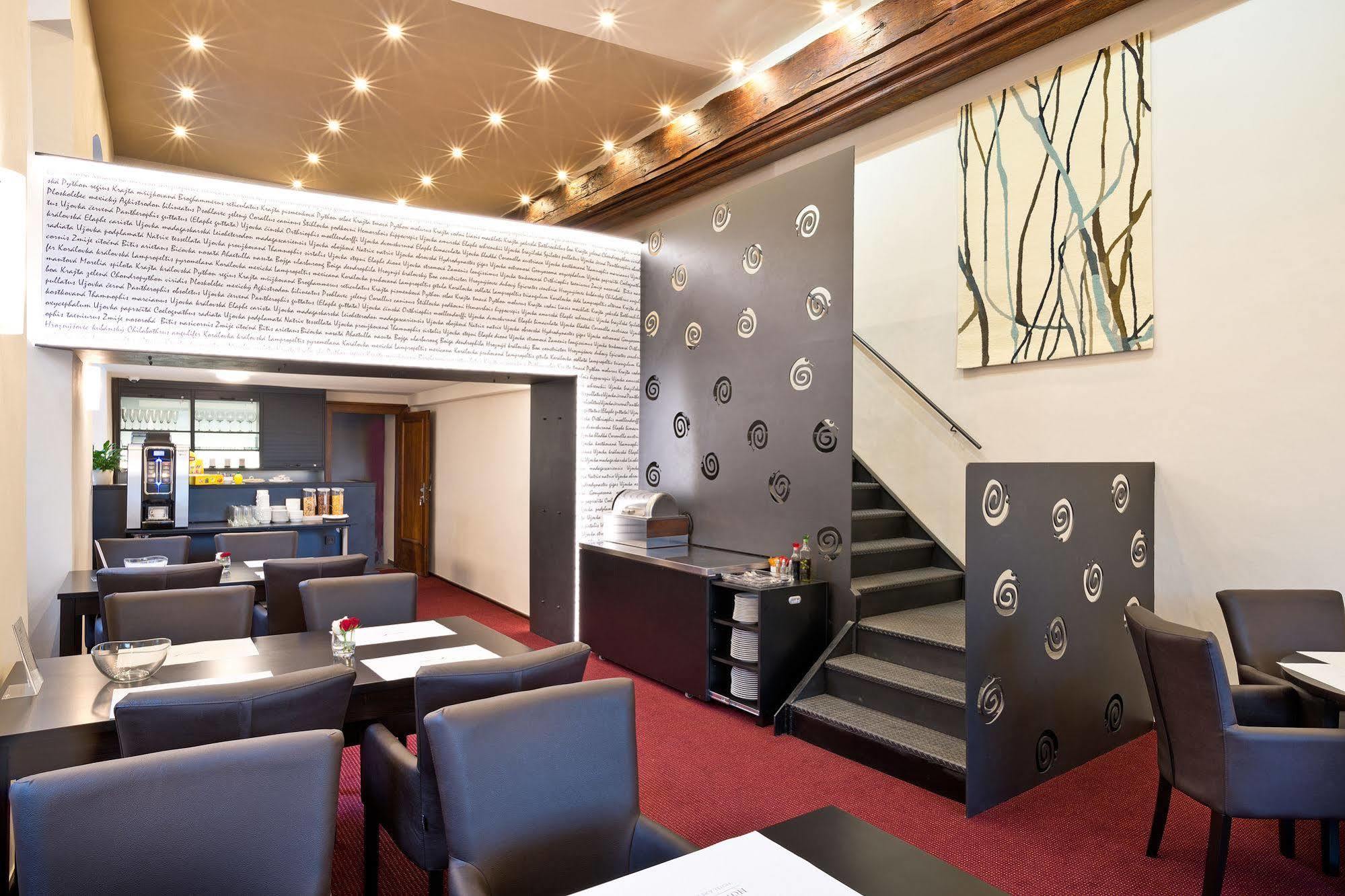 Hotel U Hada Žatec Bagian luar foto