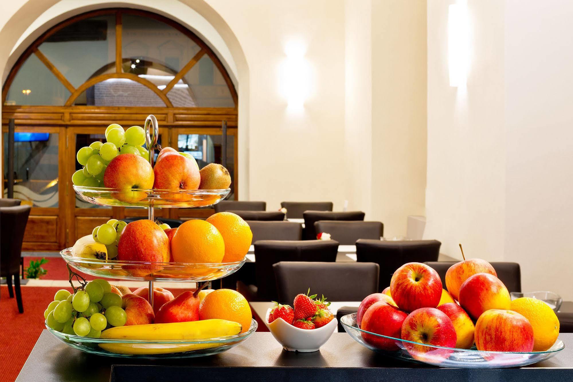 Hotel U Hada Žatec Bagian luar foto