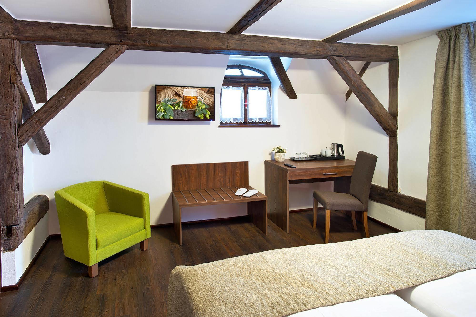 Hotel U Hada Žatec Bagian luar foto