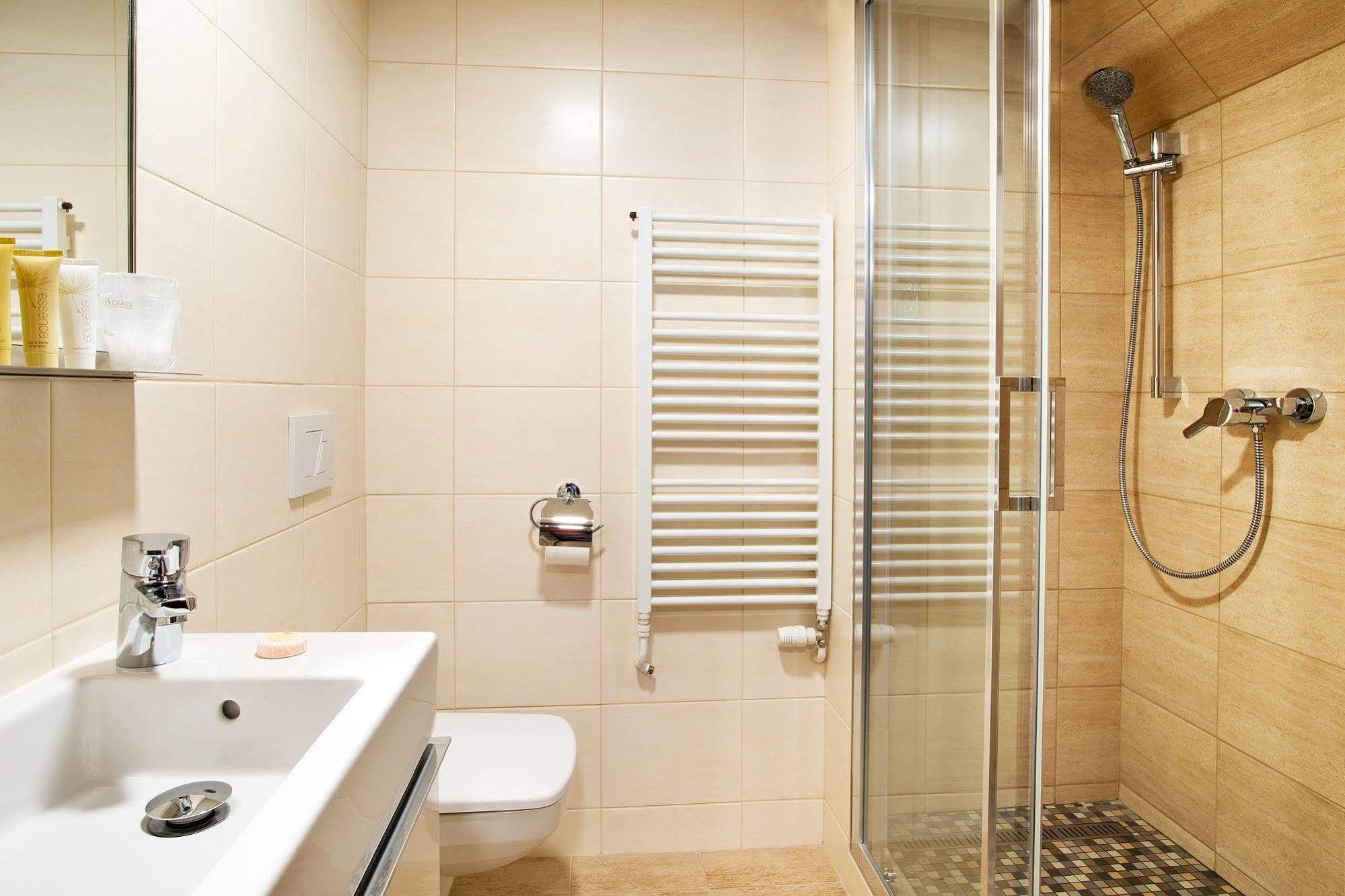Hotel U Hada Žatec Bagian luar foto
