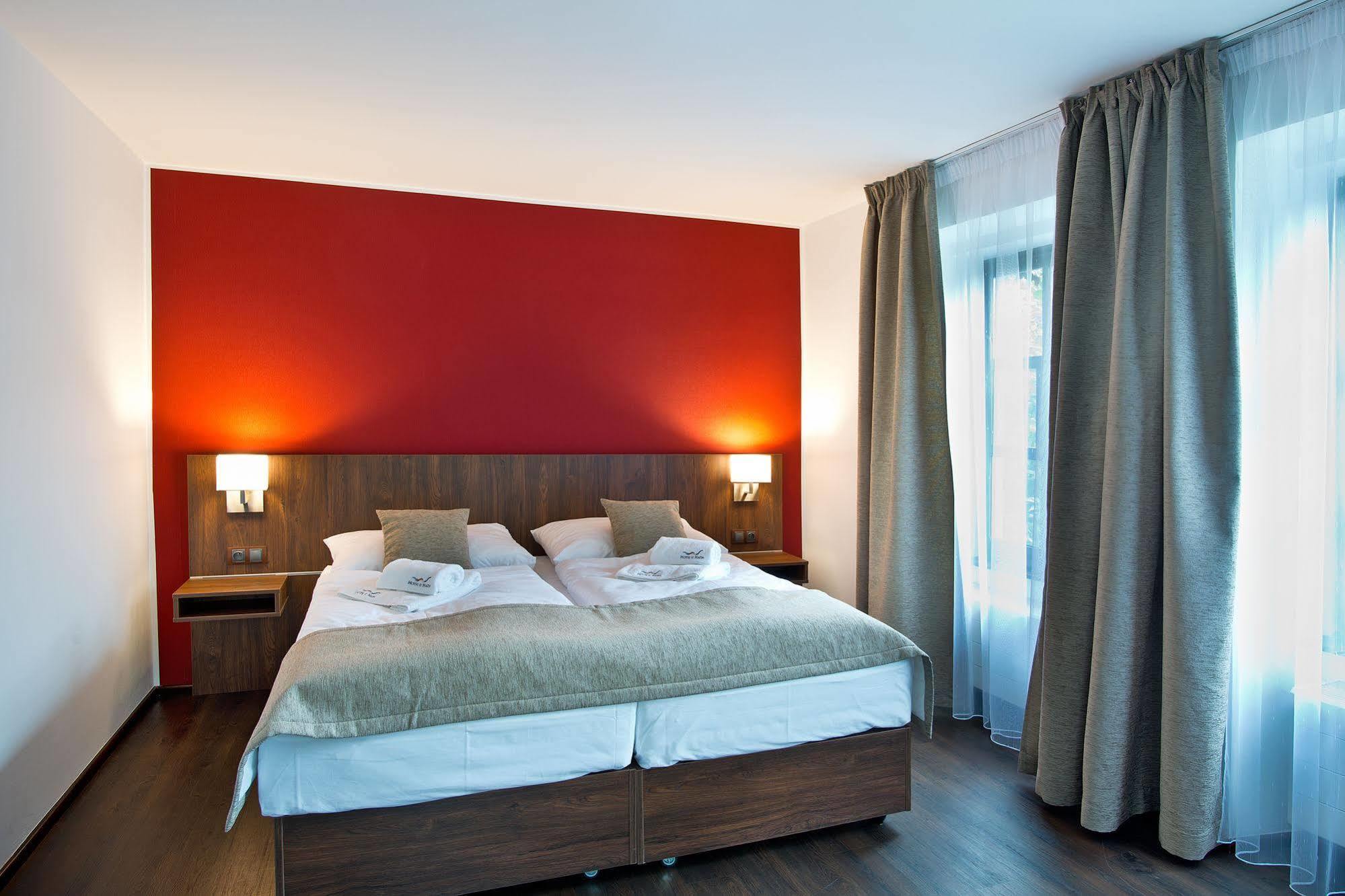 Hotel U Hada Žatec Bagian luar foto