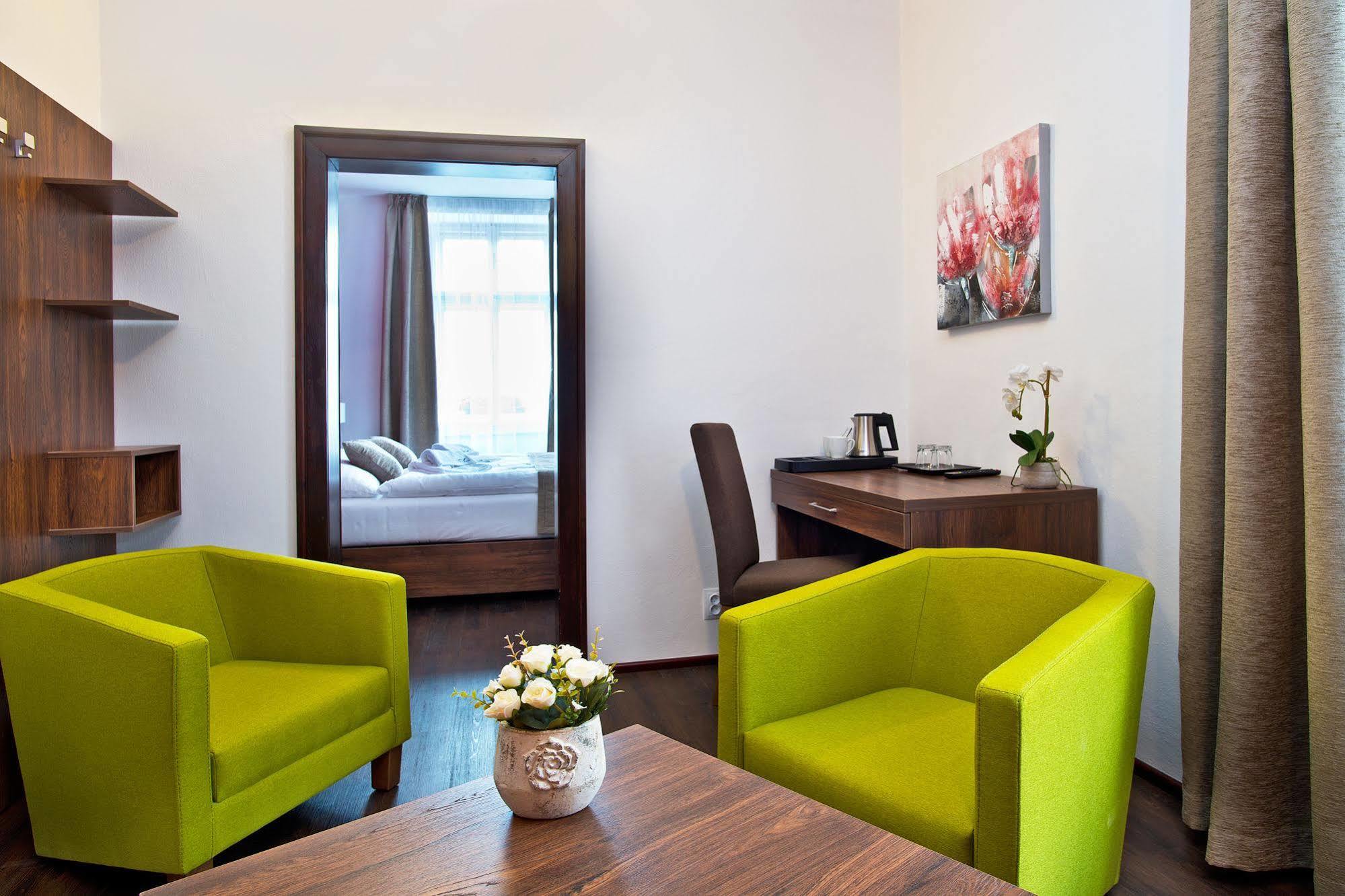 Hotel U Hada Žatec Bagian luar foto