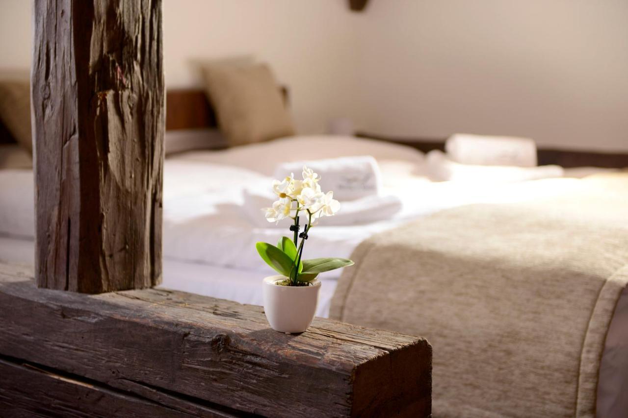Hotel U Hada Žatec Bagian luar foto