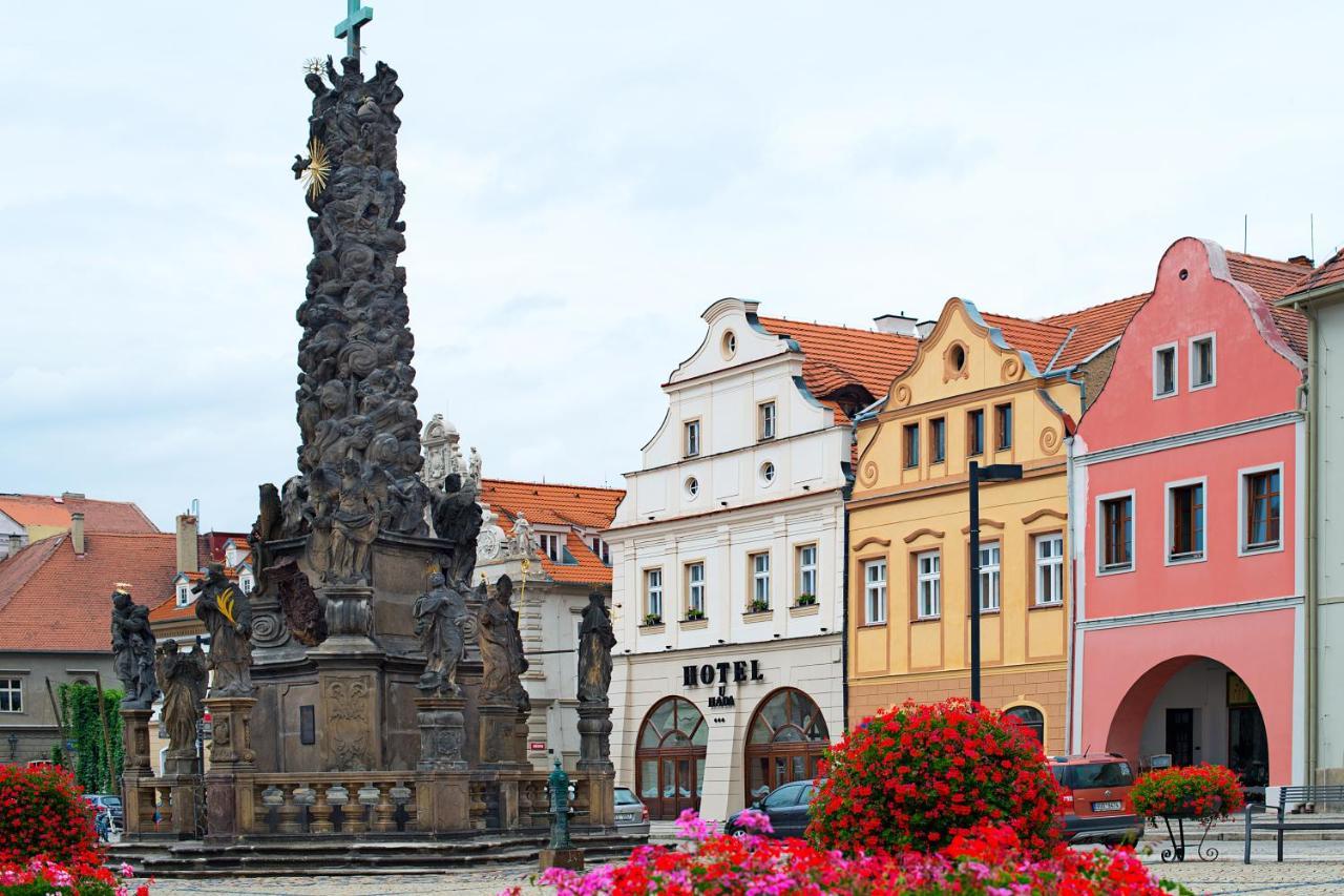 Hotel U Hada Žatec Bagian luar foto